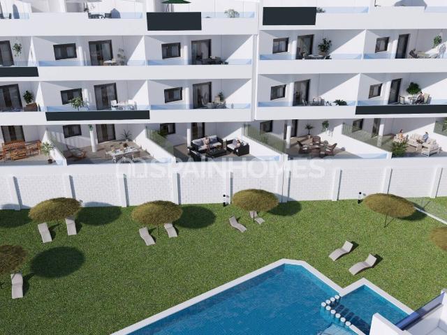 Apartamentos con piscina cerca del mar en Los Altos Alicante