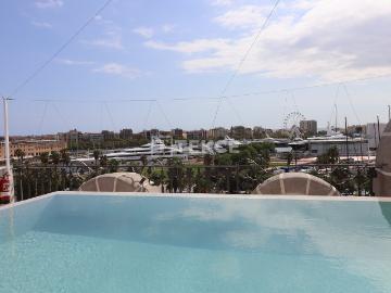 Apartamentos Cerca del Mar en un Edificio Histórico en Barcelona