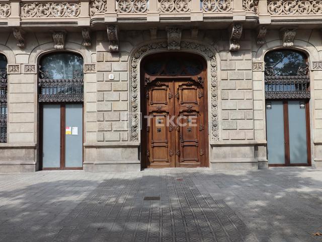 Apartamentos Cerca del Mar en un Edificio Histórico en Barcelona