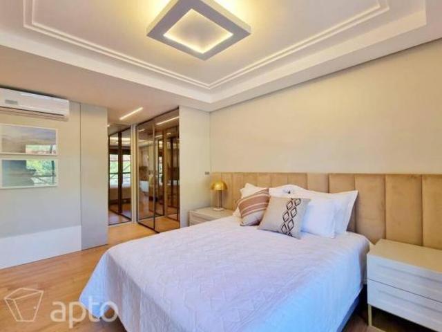 Apartamentos à venda em Três Figueiras, Porto Alegre | 3 quartos com 112 m²