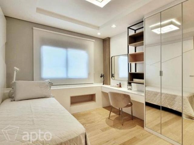 Apartamentos à venda em Três Figueiras, Porto Alegre | 3 quartos com 193 m²