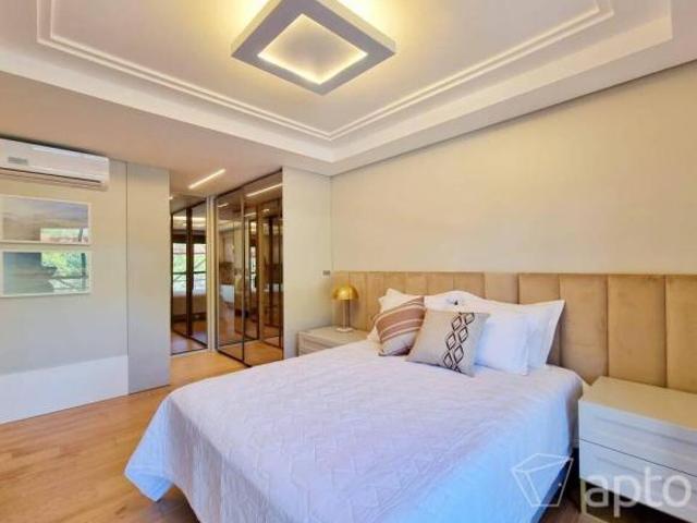 Apartamentos à venda nas Três Figueiras, Porto Alegre | 3 quartos com 114 m²