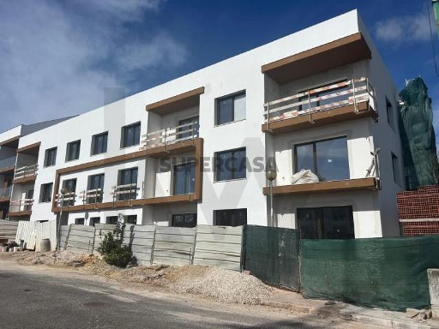 Apartamentos no Cadaval T3 com Terraço e Garagem Box
