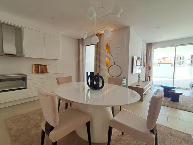 Apartamento T2, condomínio com piscina, perto da praia, Vilamoura, Algarve