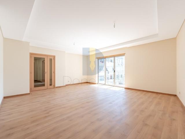 Apartamentos T2 e T3 na estrada da luz, com preços desde 665.000€