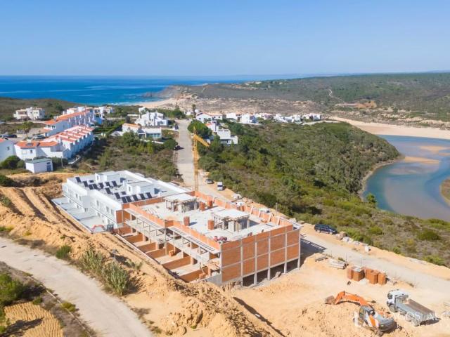 Apartamentos T3+1 no Espartal, próximo da Praia do Monte Clé. 132m² Aljezur
