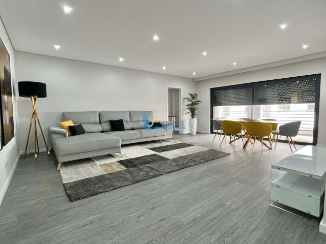 Apartamentos T3 com piscina em fase de construção Peares/Quelfes
