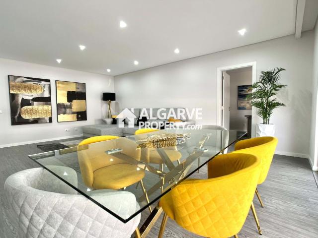Apartamentos T3 em condomínio de arquitetura moderna com jardim perto de centro de Olhão
