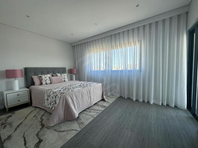 Apartamentos T3 em condomínio de arquitetura moderna em Olhã. 100m² Quelfes