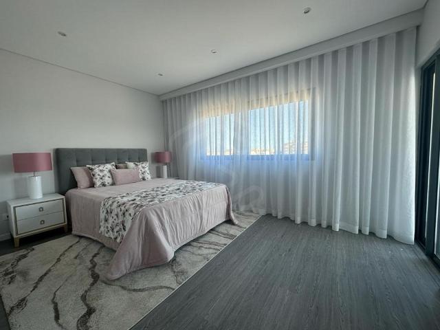 Apartamentos T3 em condomínio de arquitetura moderna em Olhã. 106m² Quelfes
