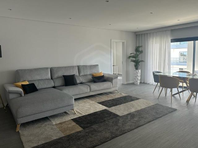 Apartamentos T3 em condomínio de arquitetura moderna em Olhã. 108m² Quelfes