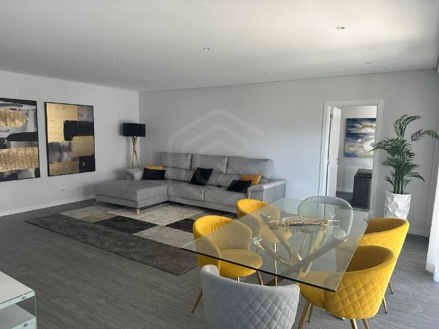 Apartamentos T3 em condomínio de arquitetura moderna em Olhã. 108m² Quelfes