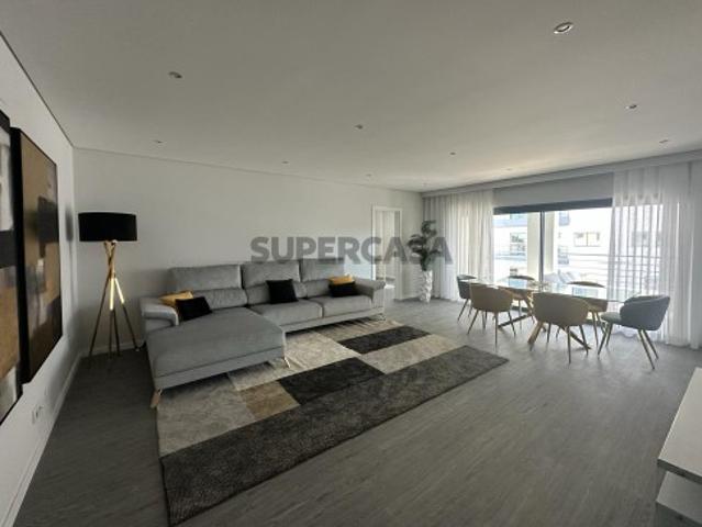 Apartamentos T3 em condomínio de arquitetura moderna em Olhão, Algarve