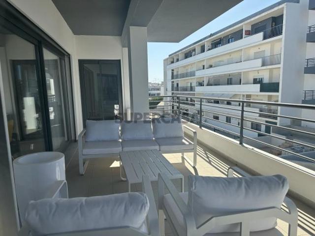 Apartamentos T3 em condomínio de arquitetura moderna em Olhão, Algarve