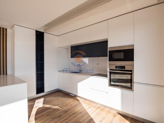 Apartamento T3 NOVO c/ 3 WCs, 2 Varandas e BOX | Santo António dos Cavaleiros, Loures