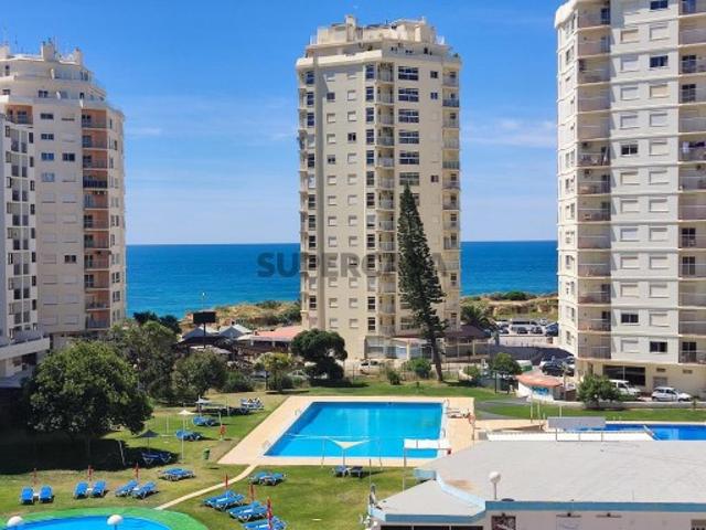 Apartamentos T3 novos com garagem a 300 metros da Praia Armação de Pêra