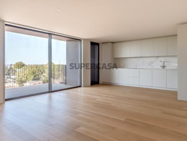 ApartamentoT4 com estacionamento, Vila Nova de Gaia