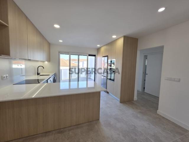 ApartamentoT2 novo com garagem e terraço em Fonte Grada Torres Vedras