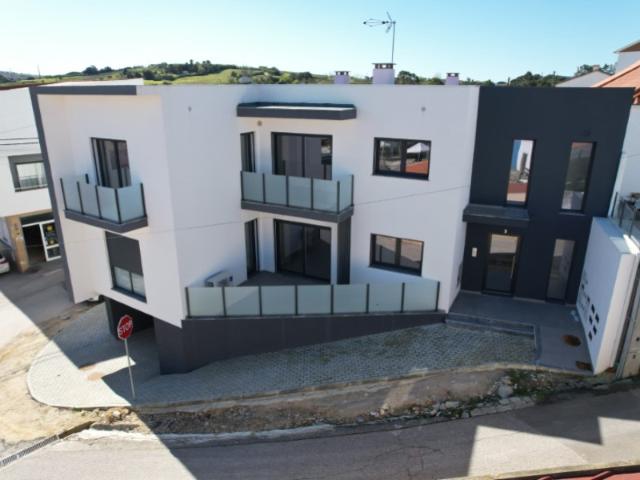 ApartamentoT2 novo com garagem e terraço em Fonte Grada Torres Vedras