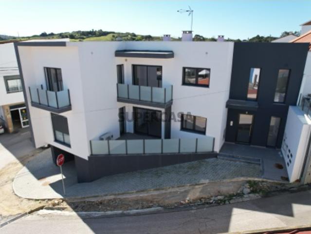 ApartamentoT2 novo com garagem e terraço em Fonte Grada Torres Vedras