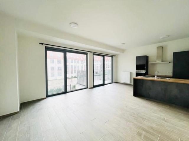 Apartement with TERRACE and PARKING!