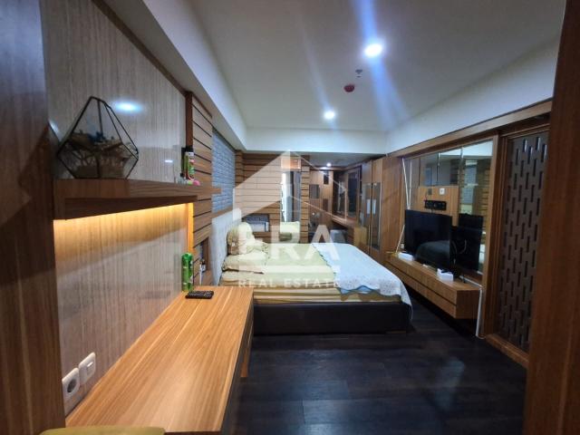 Apartemen 1 BR Interior Elegant View Simpang Lima di Louis Kienne