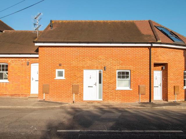 Apex Cottage, Main Road, Edenbridge TN8, 1 bed terraced house to rent, £1,300 pcm | PrimeLocation