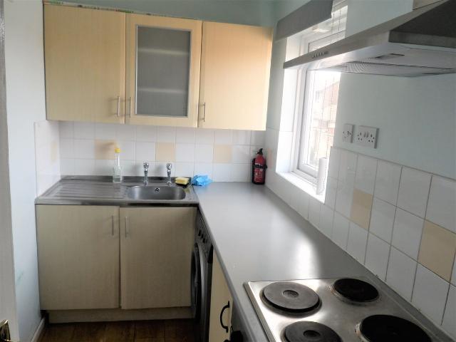 Apeldoorn Drive, Wallington SM6, Studio to rent, £1,000 pcm | PrimeLocation