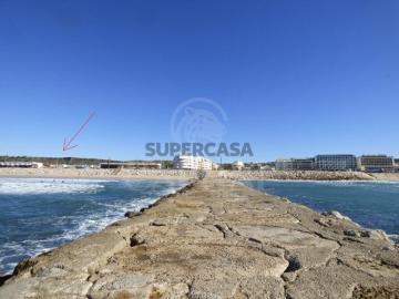 Apenas a 4km das praias da Costa da Caparica moradias c/ vista mar !