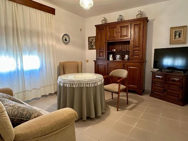 Apihouse Vende Casa de pueblo en planta baja en Domingo Pérez Toledo – Amplia, reformada y con garaje