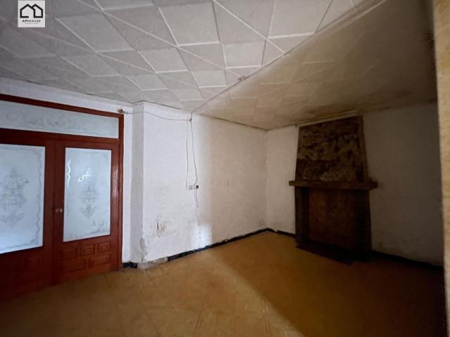 APIHOUSE VENDE CASA TOTALMENTE A REFORMAR EN VALENCIA. PRECIO 72.000€