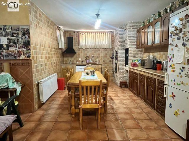 APIHOUSE VENDE CHALET INDEPENDIENTE calidades excepcionales en el centro de Santa Olalla