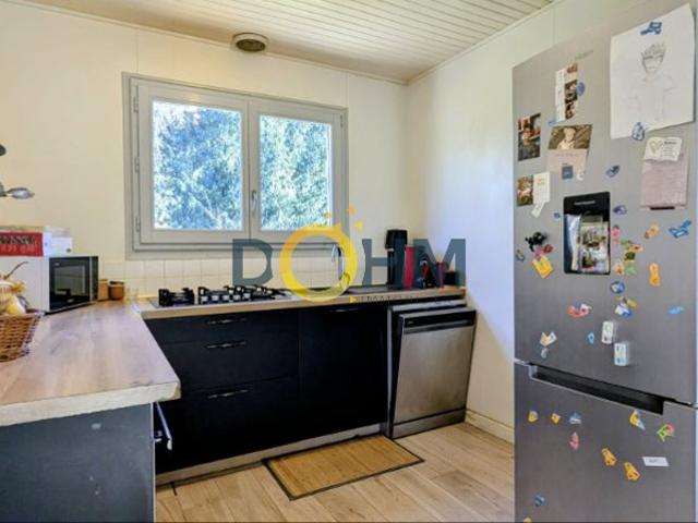Apinac, Chalet 86m2 habitables avec dépendances et grand jar