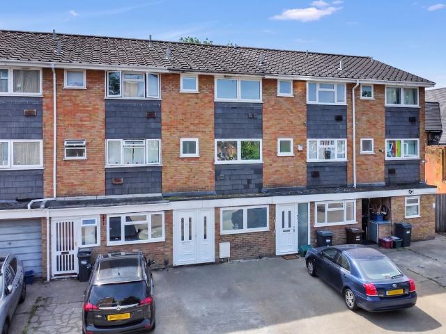 Aplin Way, Isleworth Brentford TW7, 4 bed terraced house to rent, £3,000 pcm | PrimeLocation