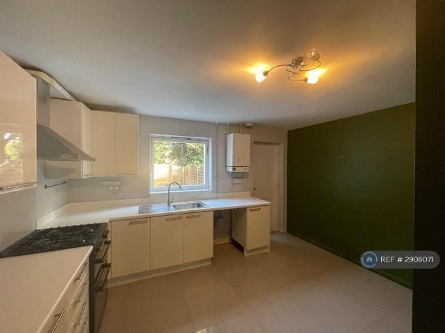 Aplin Way, Isleworth, TW7 4 bed terraced house to rent £3,000 pcm £692 pw