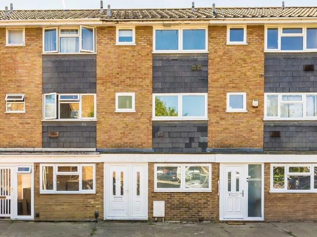 Aplin Way, St Margarets TW7, 4 bed property to rent, £2,950 pcm | PrimeLocation