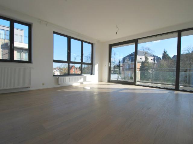 Appt. 2 ch, terrasse et pkg