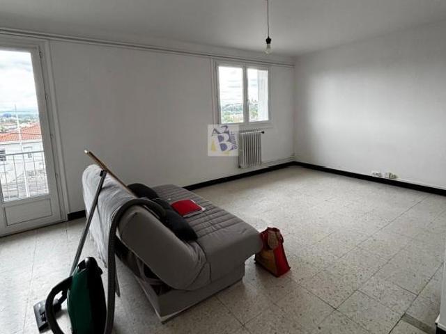 APPT 2 CHAMBRES AVEC CAVE ET PLACE DE PARKING