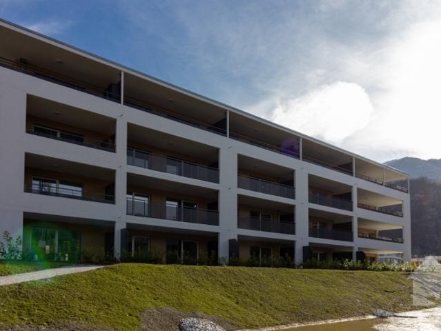 Appt 3,5 Stück von 105 m2 mit Terrasse und Rasen