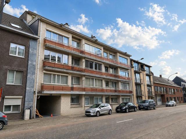 App. 3e verdiep met o.a. 2 slaapkamers, terras en garage