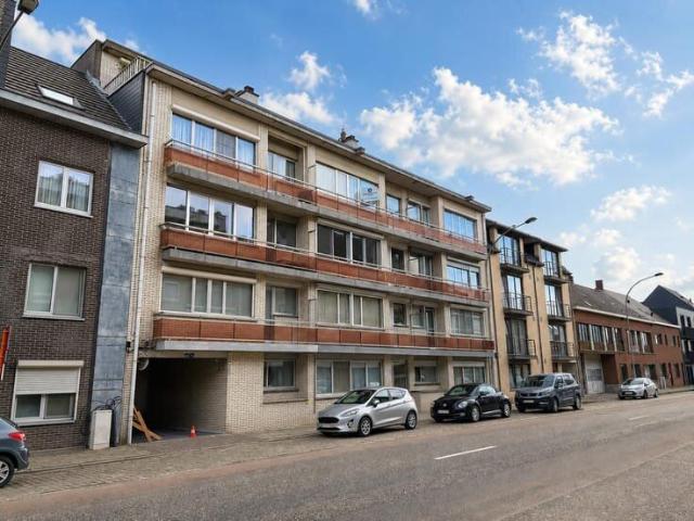 App. 3e verdiep met o.a. 2 slaapkamers, terras en garage