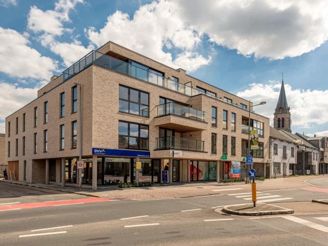 App. 1e verdiep met oa 2 slpks, terras en autostaanplaats