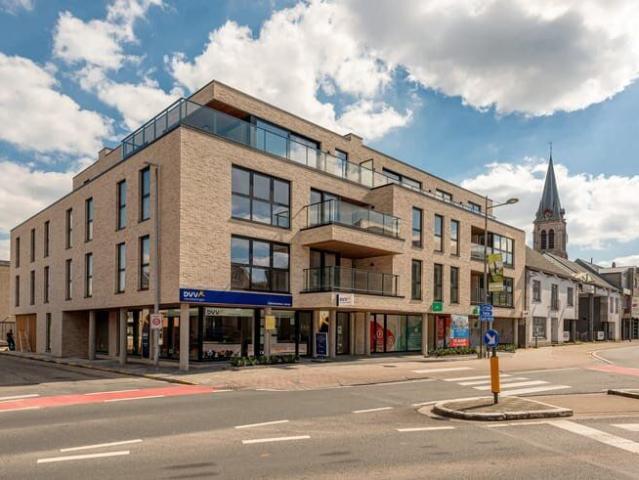 App. 1e verdiep met oa 2 slpks, terras en autostaanplaats