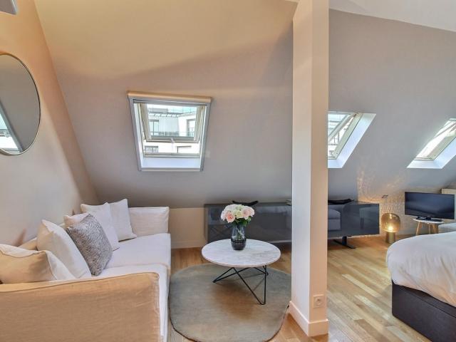 APPART. 1 CHAMBRE – 75008