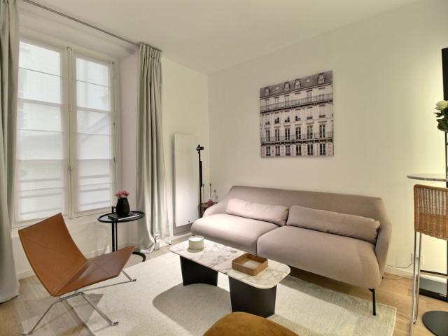 APPART. 1 CHAMBRE – 75008