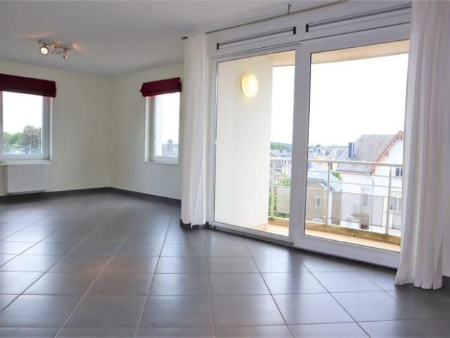 Appart. 2ch, terrasse, cave, 1 parking ext.Proche de la gare
