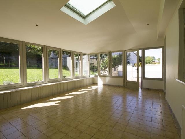 Appart rez, 2ch + bureau avec jardin, garage & cave à 5650 Yves Gomezée