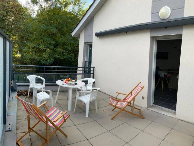Appart.T4 Meublé très lumineux,grande terrasse,garage individuel fermé Saint Georges de Reneins