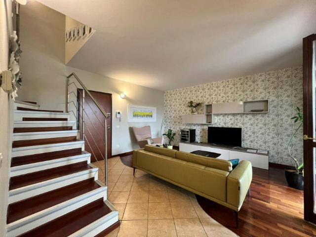 Appartamento 2 camere da letto, Arona Arona 28041 ES99157661