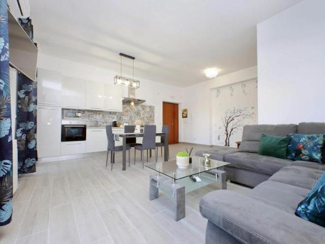 Appartamento 2 camere da letto, Fiumicino Fiumicino 00054 ES104783243